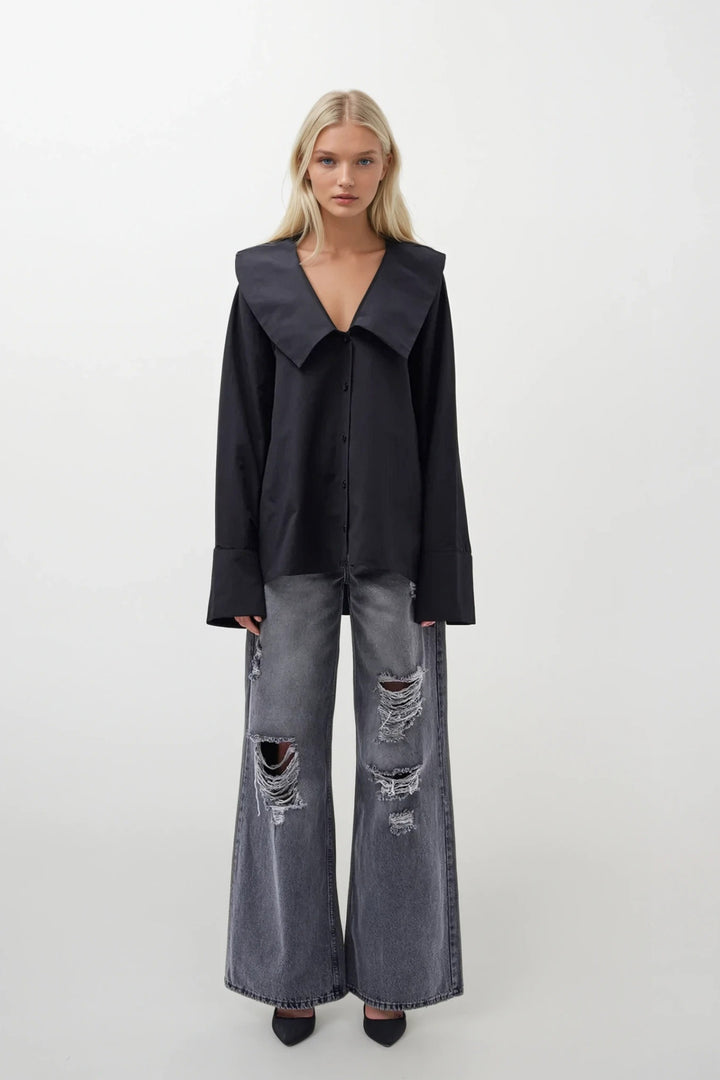 Geniş Yaka Volan Kol Siyah Gömlek