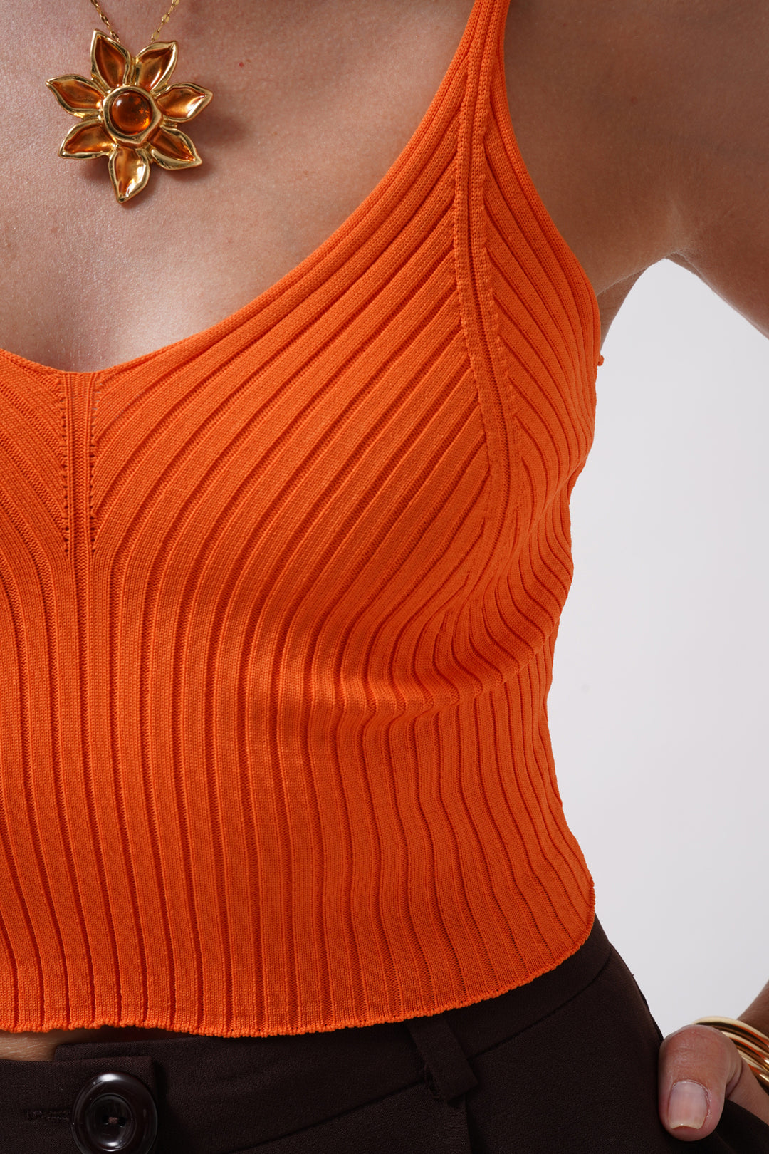 V Yaka Turuncu Crop Bluz