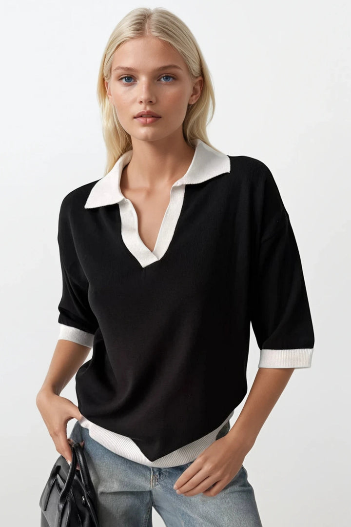 V Yaka Şerit Detay Siyah Beyaz T-Shirt