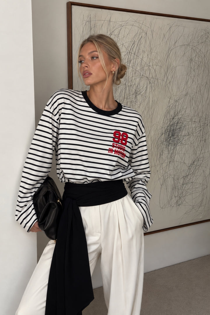 Baskılı Siyah Çizgi Detay Basic Sweatshirt