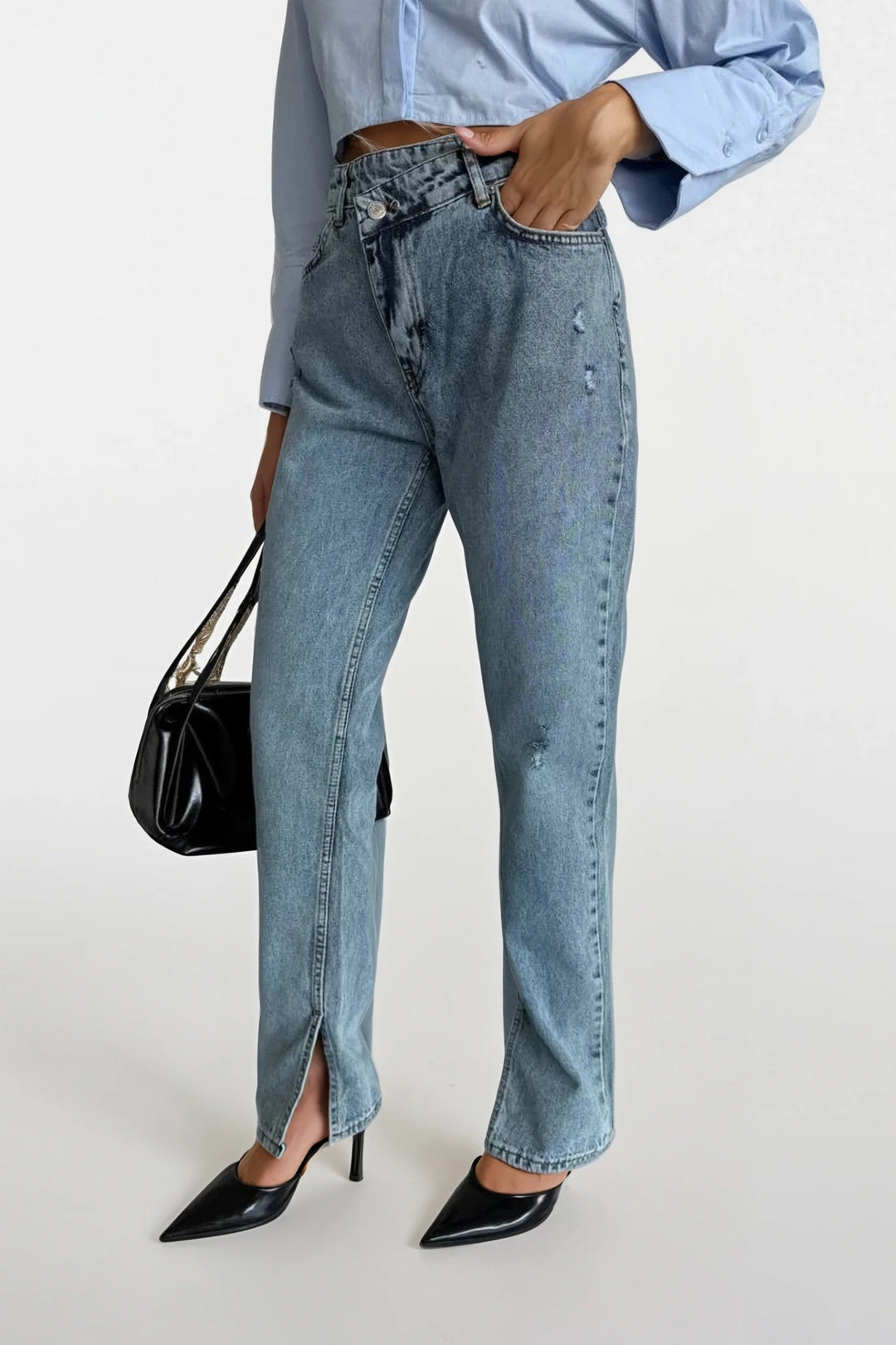 Paçası Yırtık Asimetrik Lazerli Açık Mavi Jean