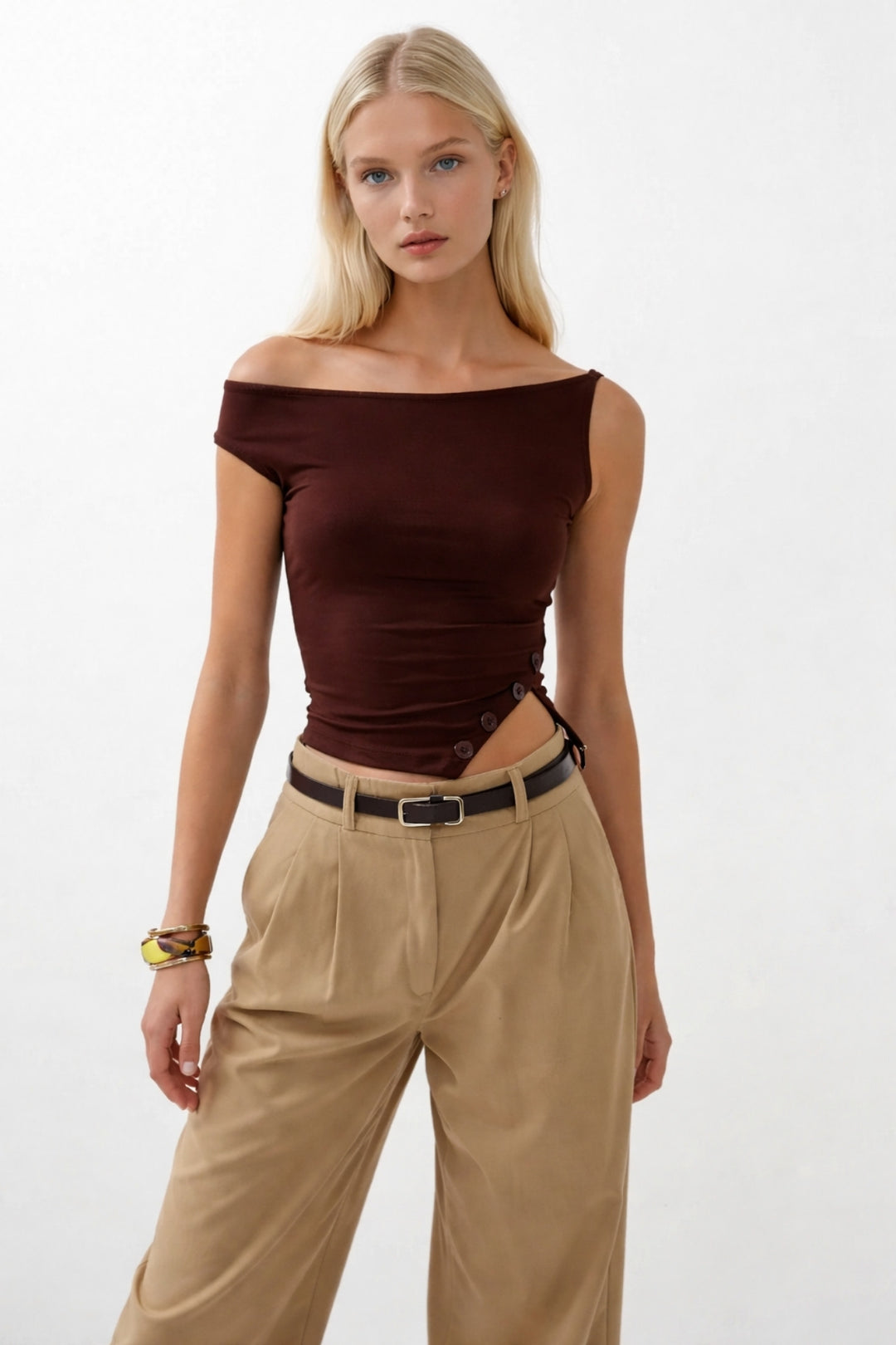Kayık Yaka Yırtmaç Detay Kahverengi Bluz