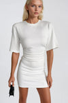 Bel Oturtmalı Büzgülü Beyaz Mini Elbise