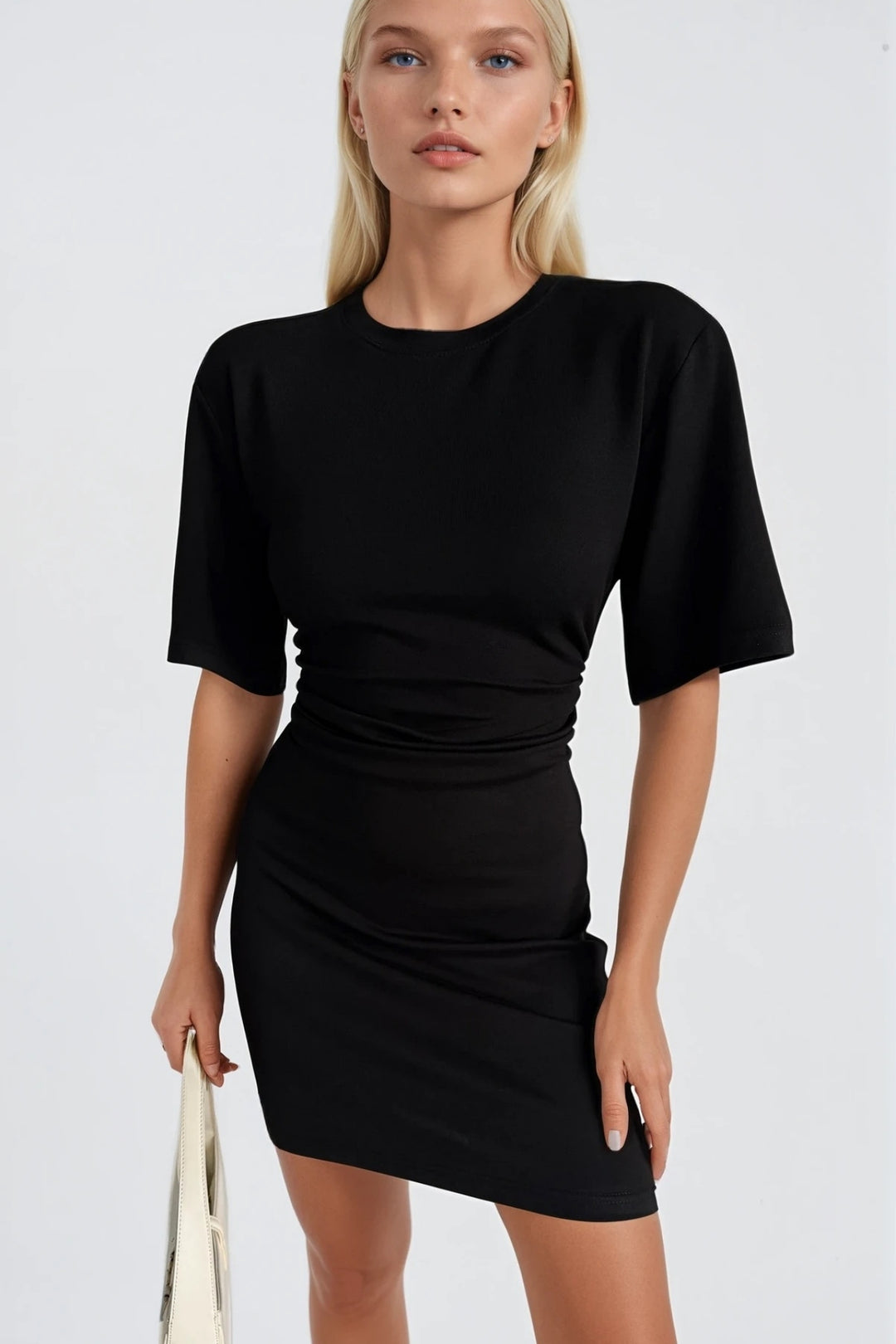 Bel Oturtmalı Büzgülü Siyah Mini Elbise