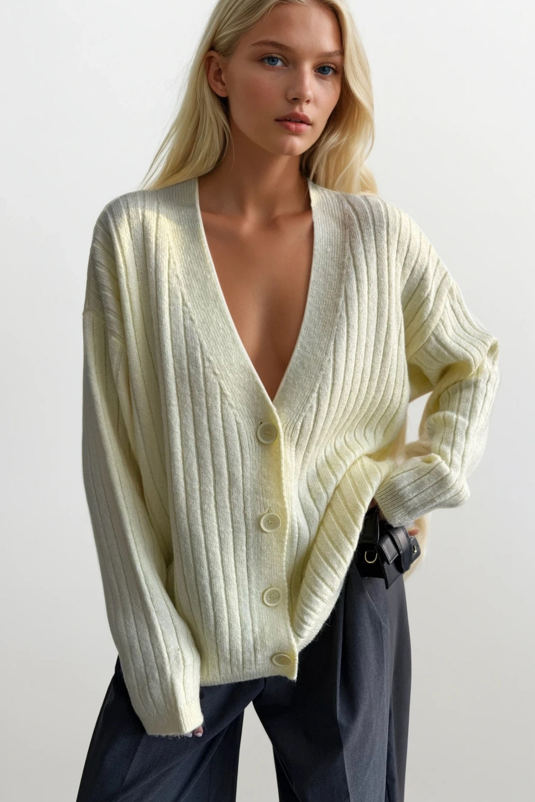 Düğmeli V Yaka Sarı Triko Hırka