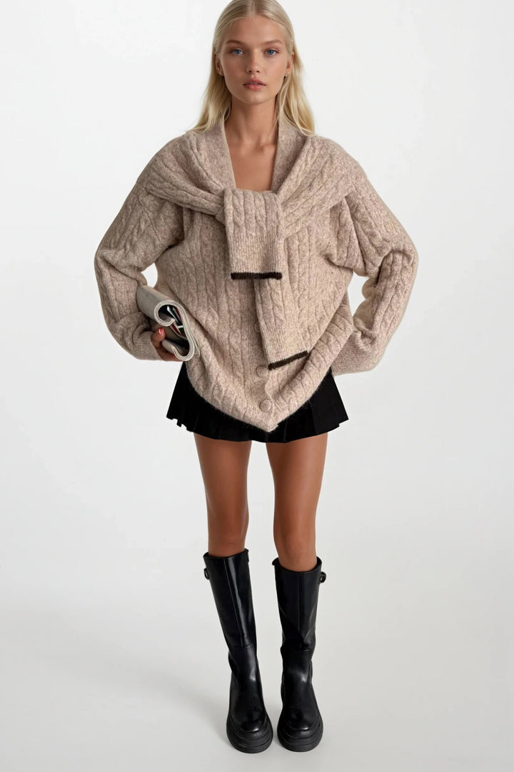 Aksesuar Detay Örgülü Bej Triko Hırka