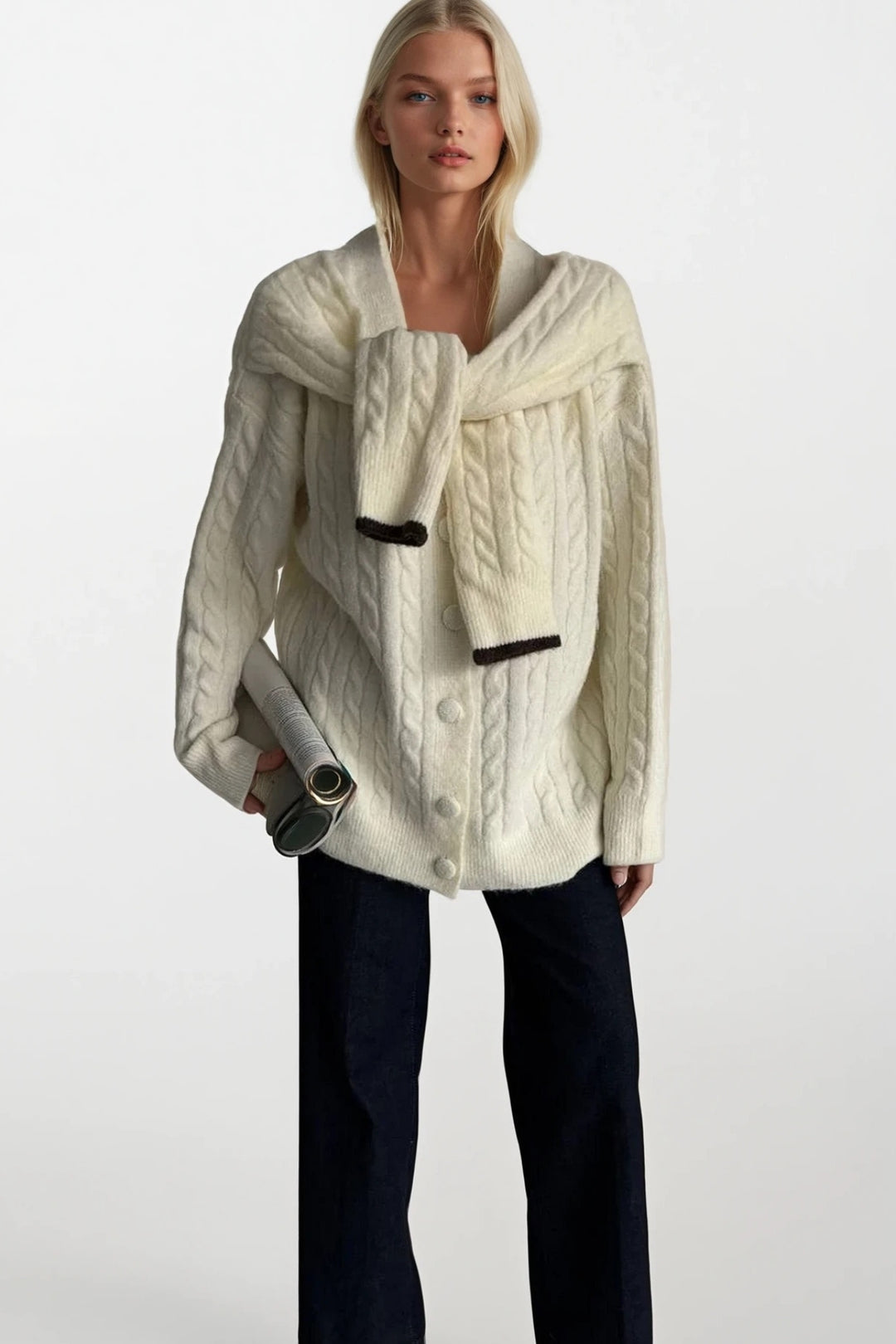 Aksesuar Detay Örgülü Ekru Triko Hırka