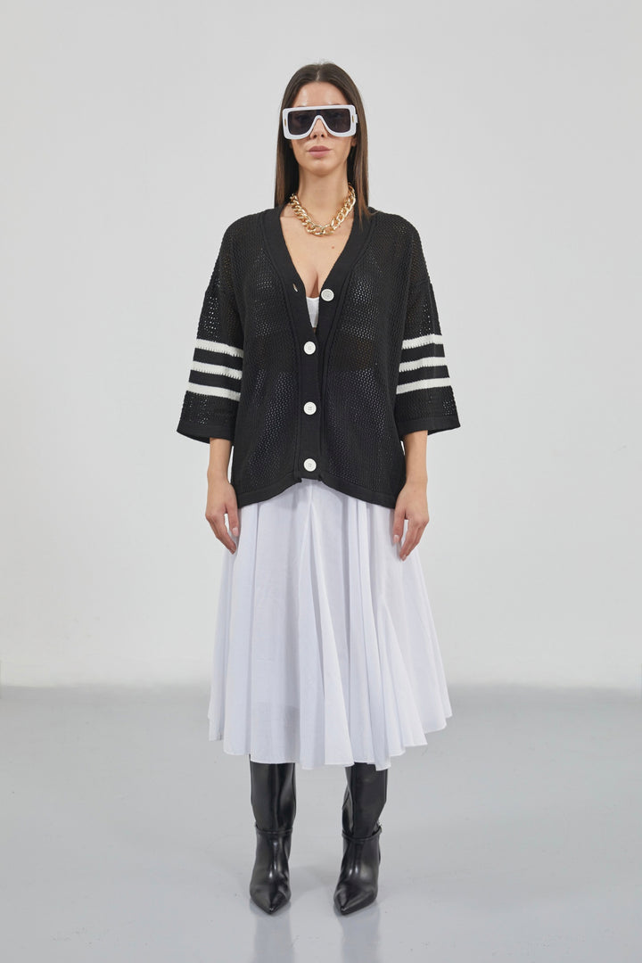 Sırt Baskılı Ajurlu Siyah Hırka