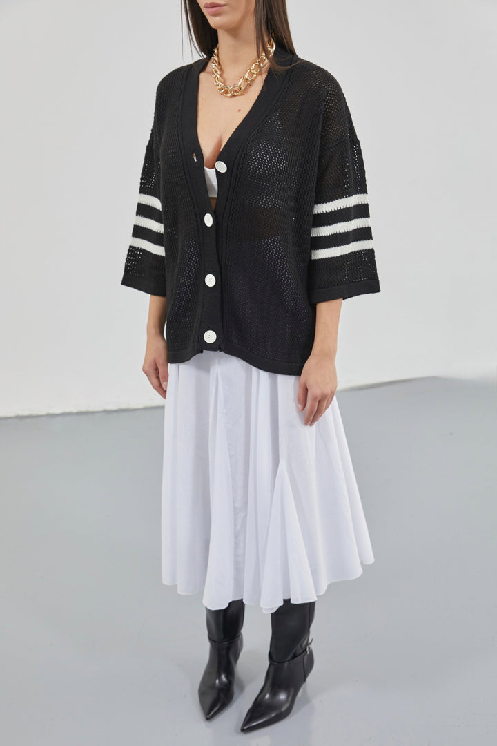 Sırt Baskılı Ajurlu Siyah Hırka