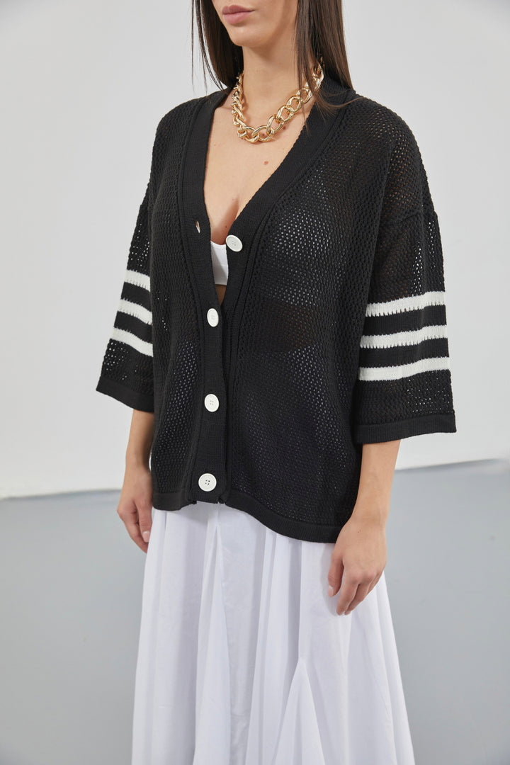 Sırt Baskılı Ajurlu Siyah Hırka