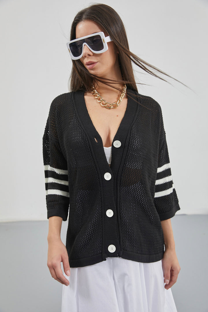 Sırt Baskılı Ajurlu Siyah Hırka