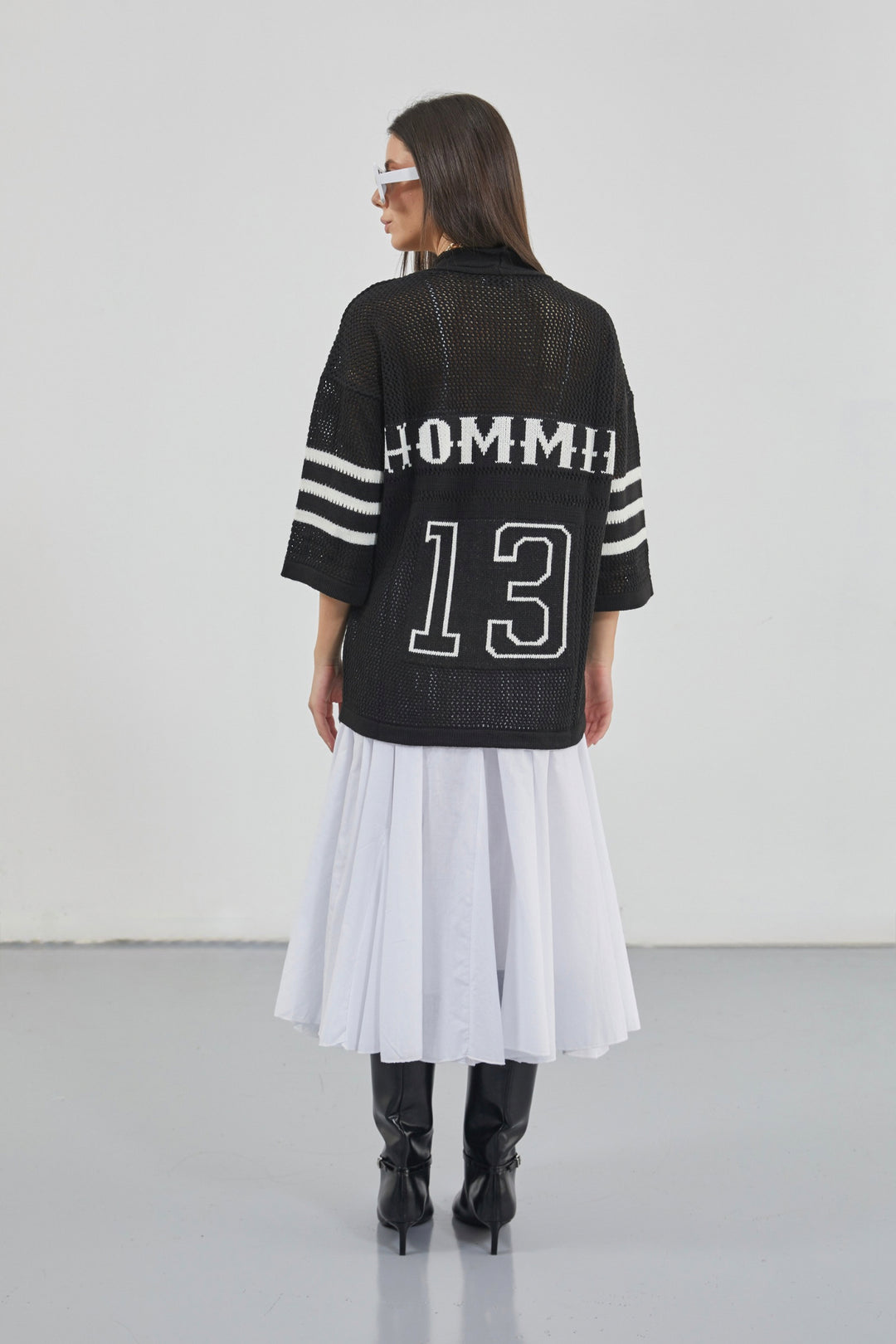 Sırt Baskılı Ajurlu Siyah Hırka