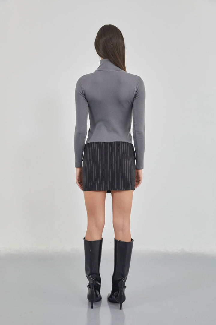 Turtleneck Gray Knit Blouse 