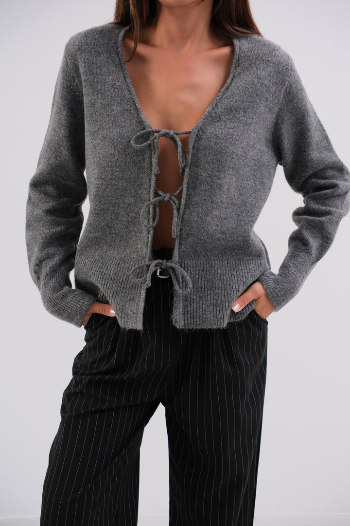 Bağcıklı Gri Hırka