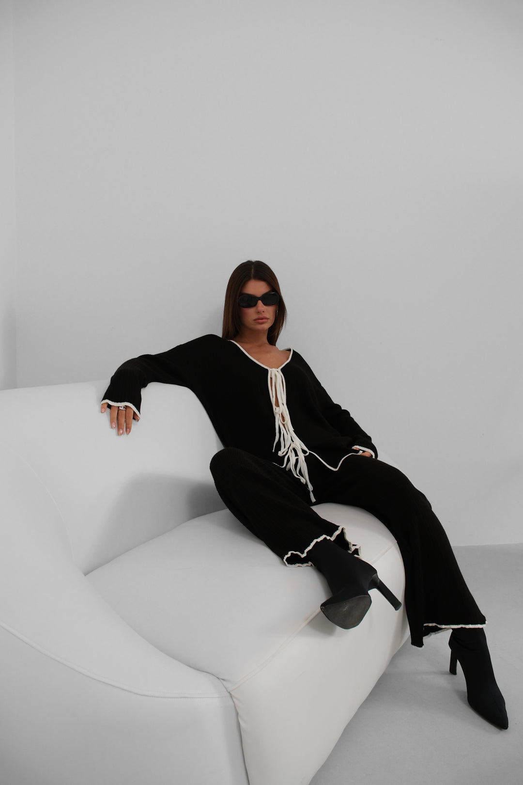 Bağcıklı ve Biye Detaylı Hırka Pantolon Triko Siyah Takım