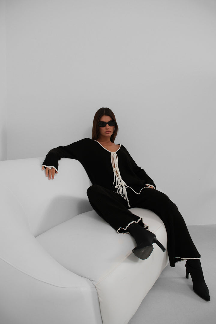 Bağcıklı ve Biye Detaylı Hırka Pantolon Triko Siyah Takım