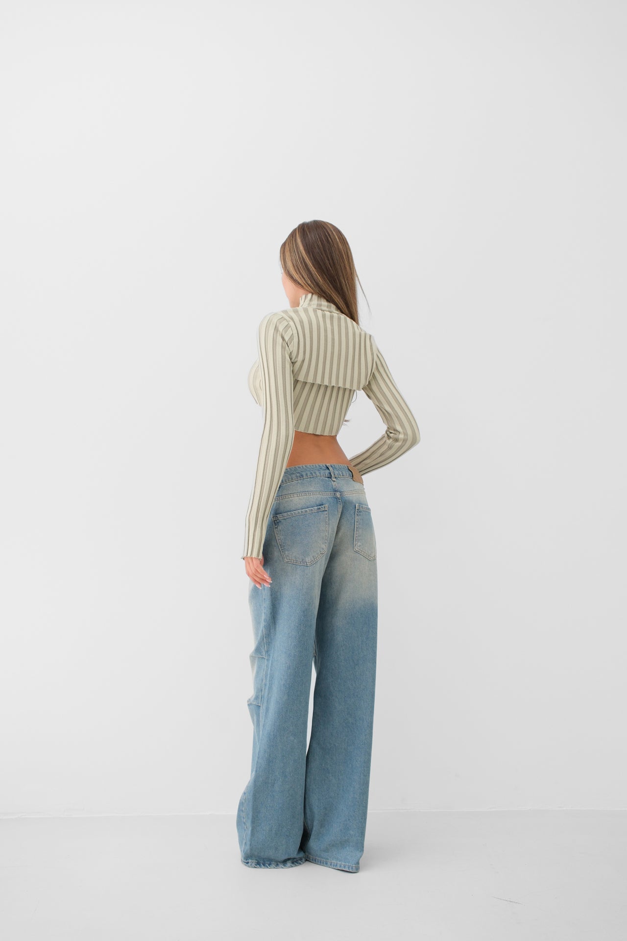 Turtleneck Beige Sweater Crop 