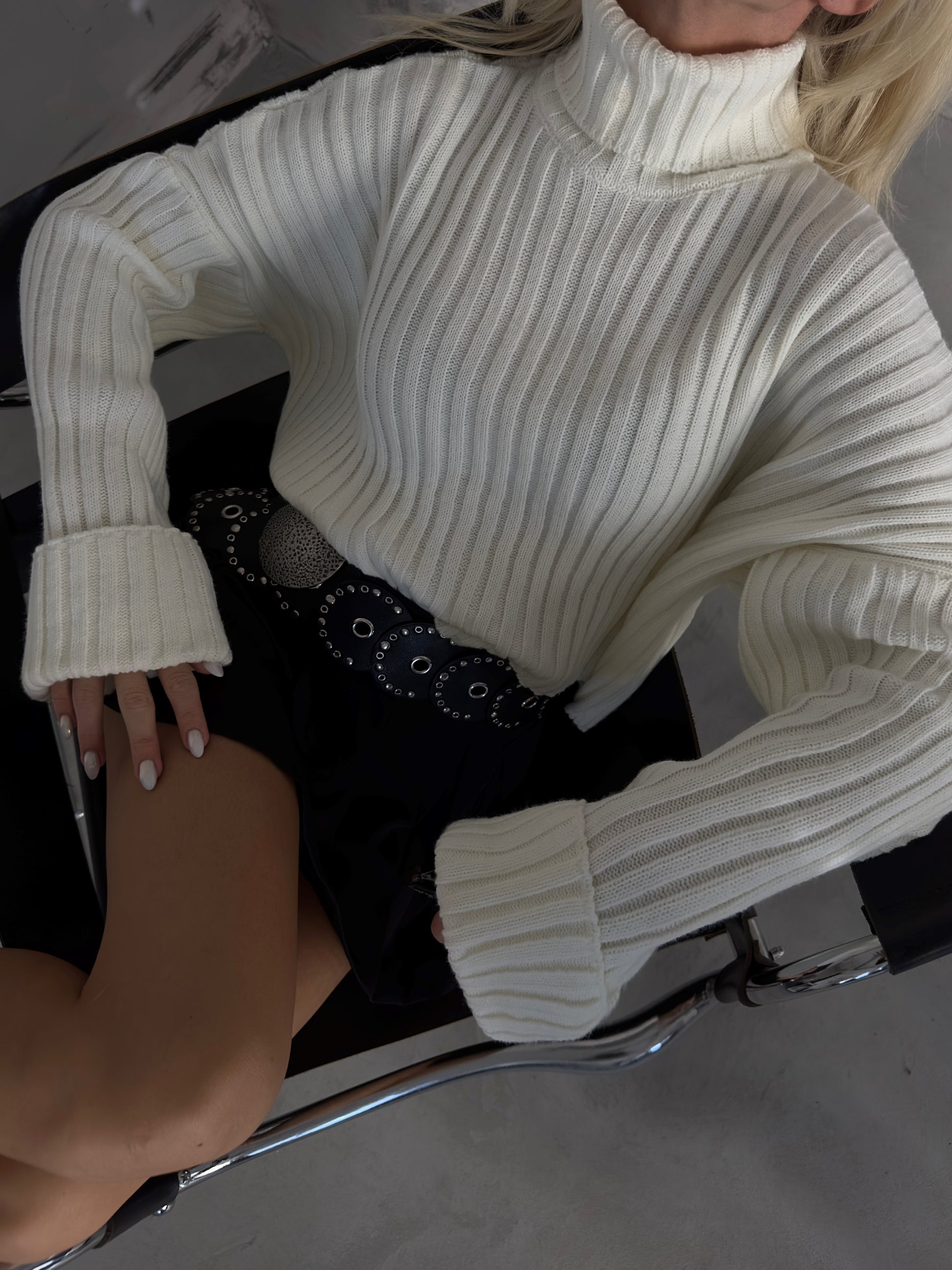 Turtleneck Ribbed Ecru Crop Sweater 