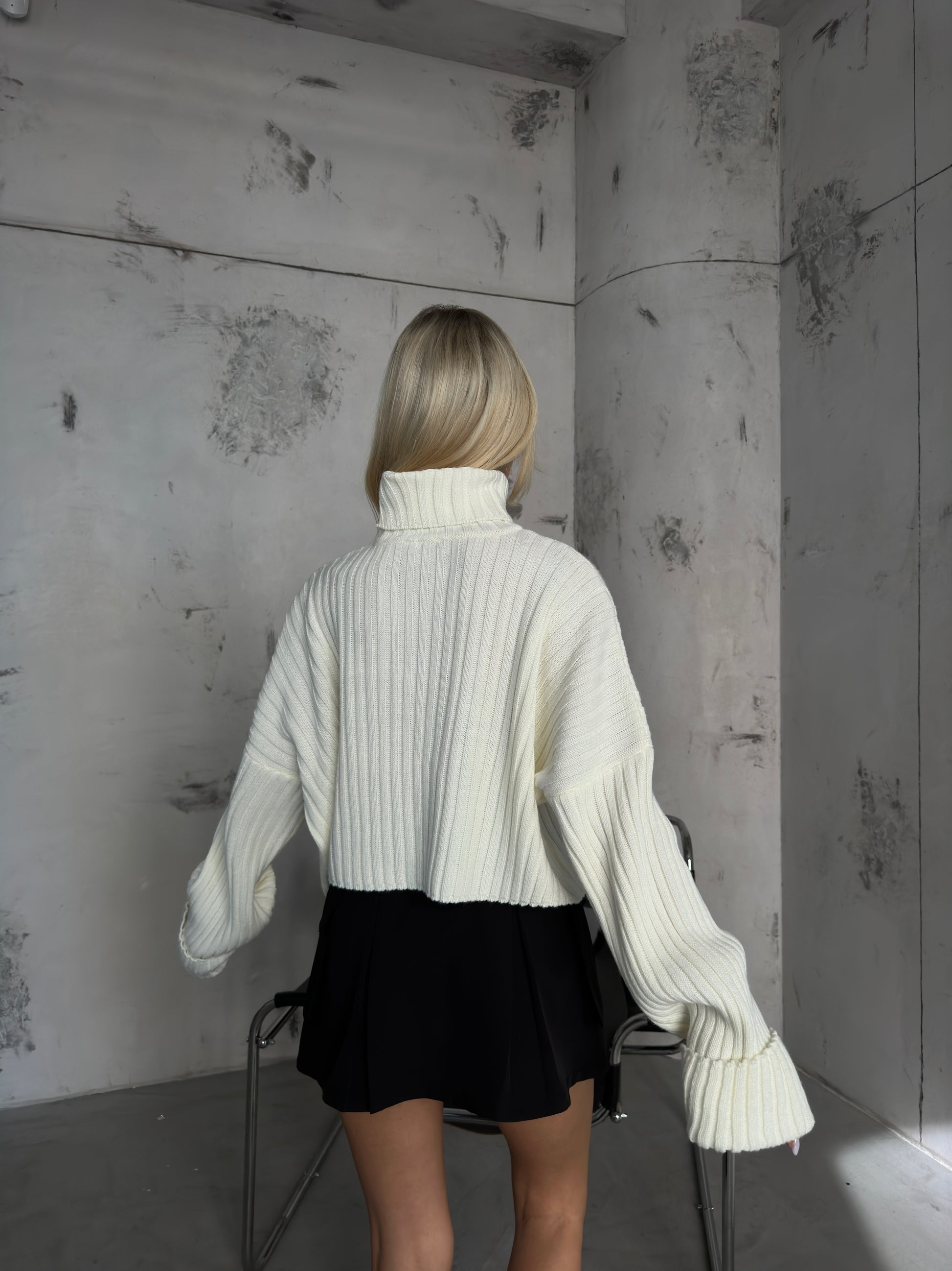 Turtleneck Ribbed Ecru Crop Sweater 