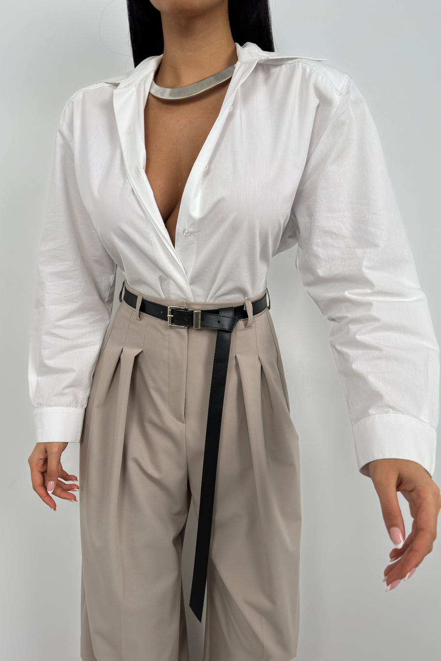 Waist-Fitting Padded White Shirt 