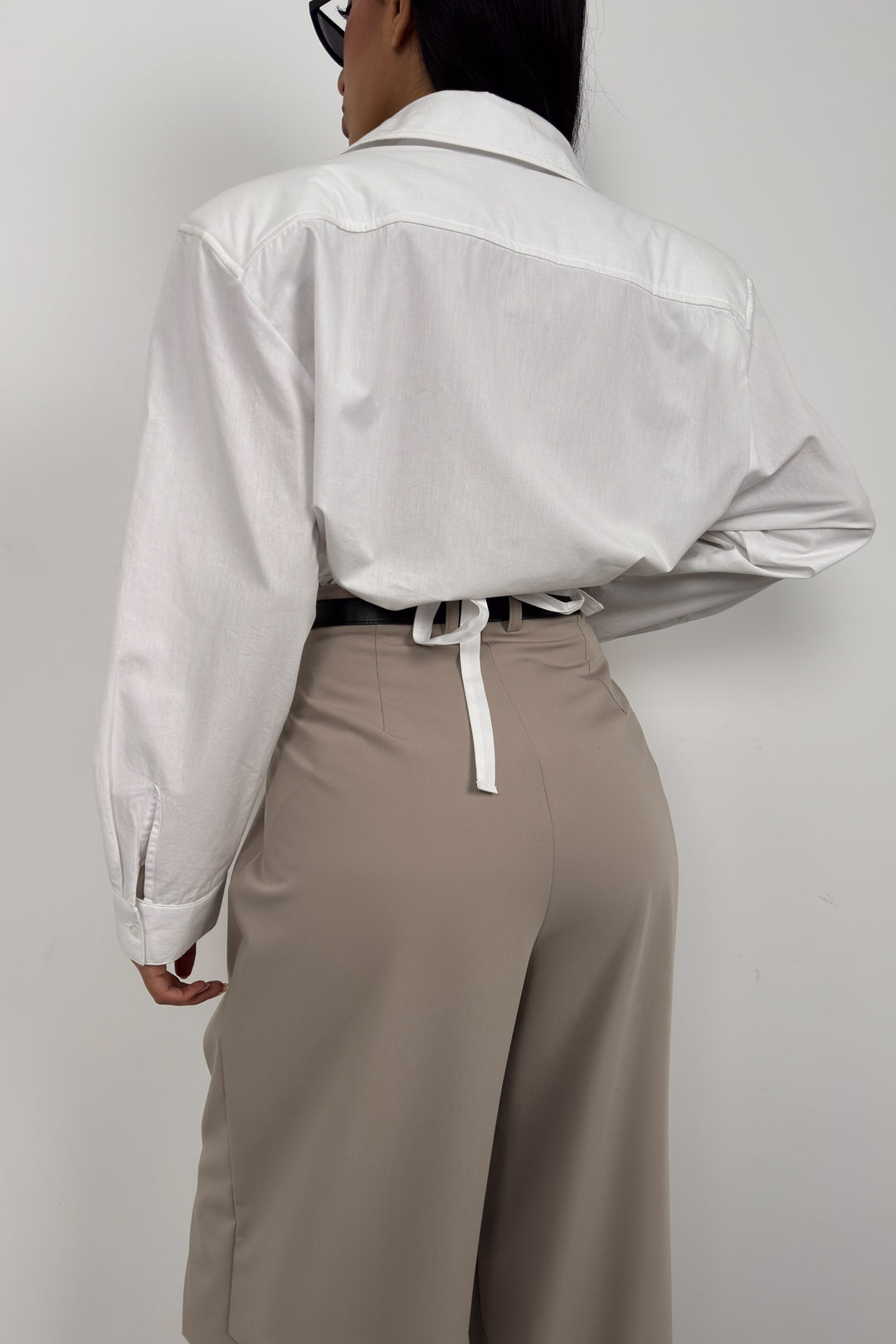 Waist-Fitting Padded White Shirt 