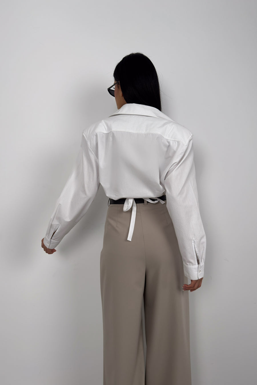 Waist-Fitting Padded White Shirt 