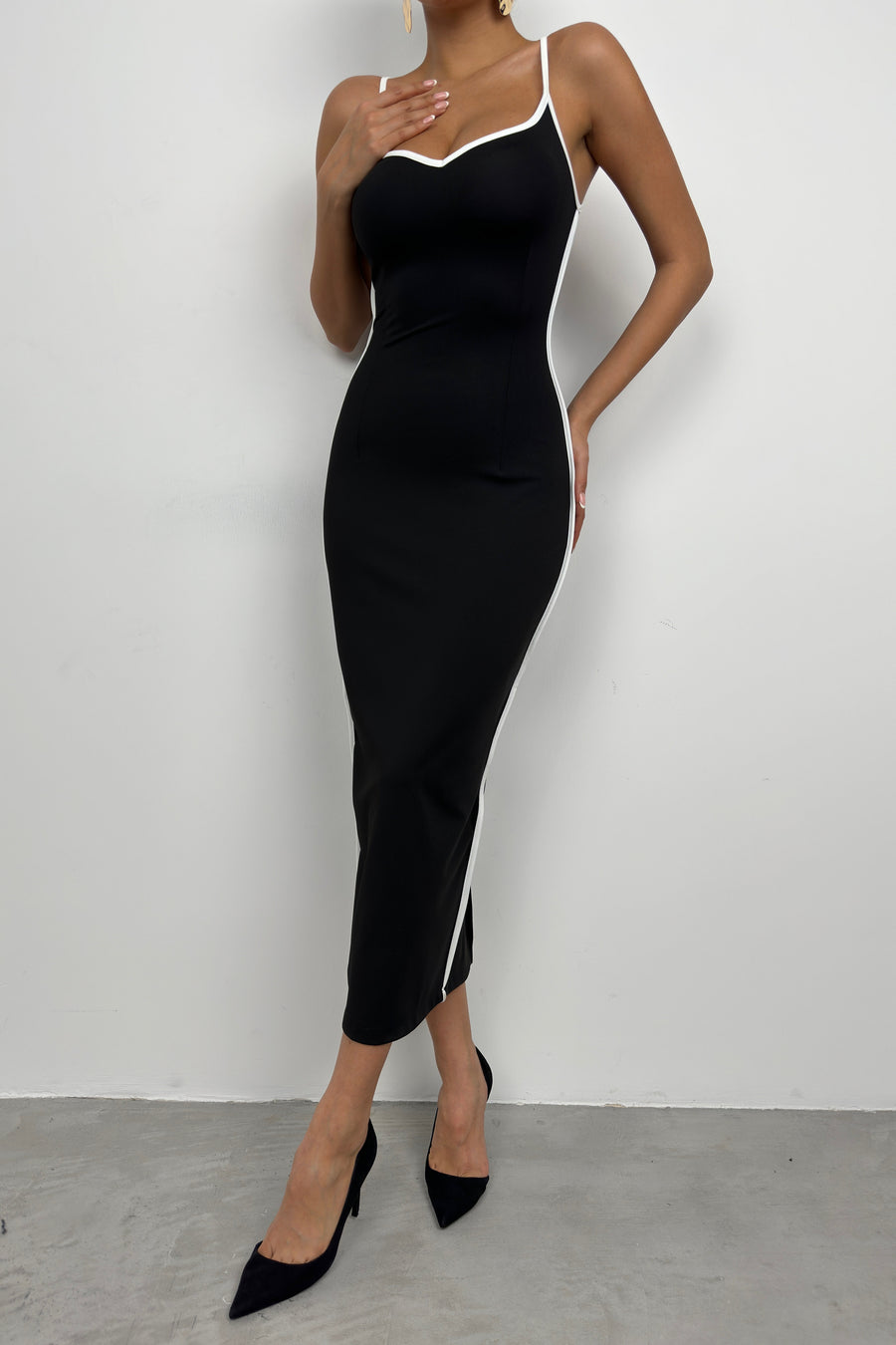 Piping Detail Strappy Sweetheart Neck Black Dress 