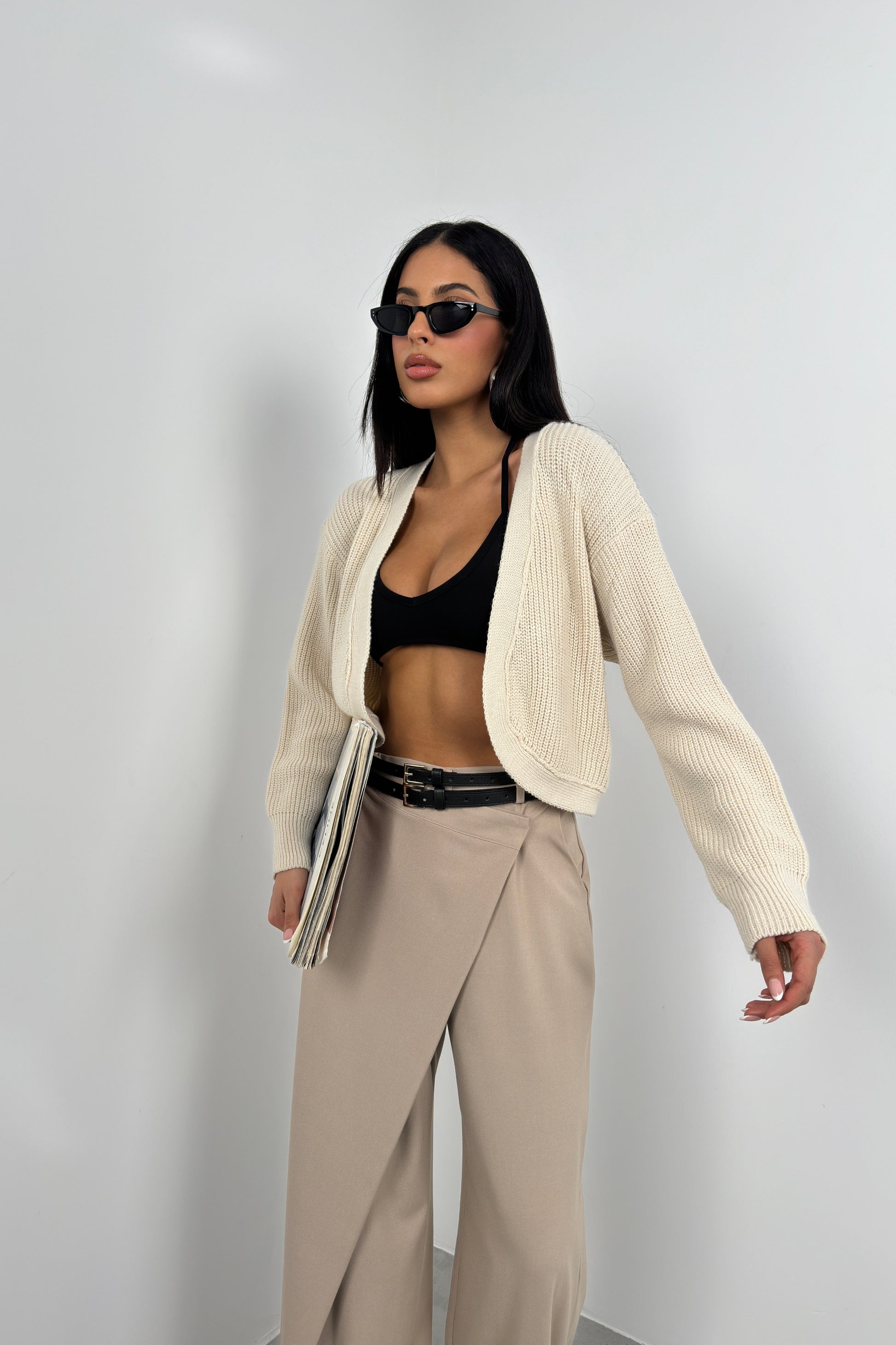 Crop Beige Knitted Cardigan with Piping 