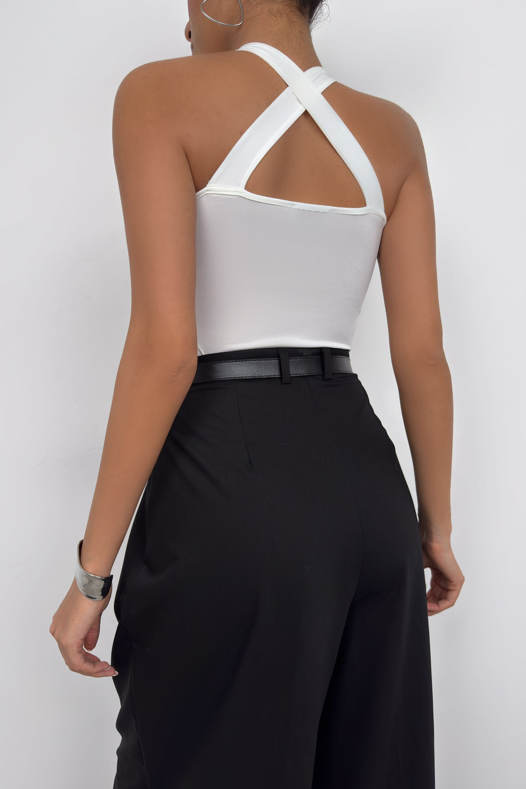 Çapraz Askılı Beyaz Bodysuit