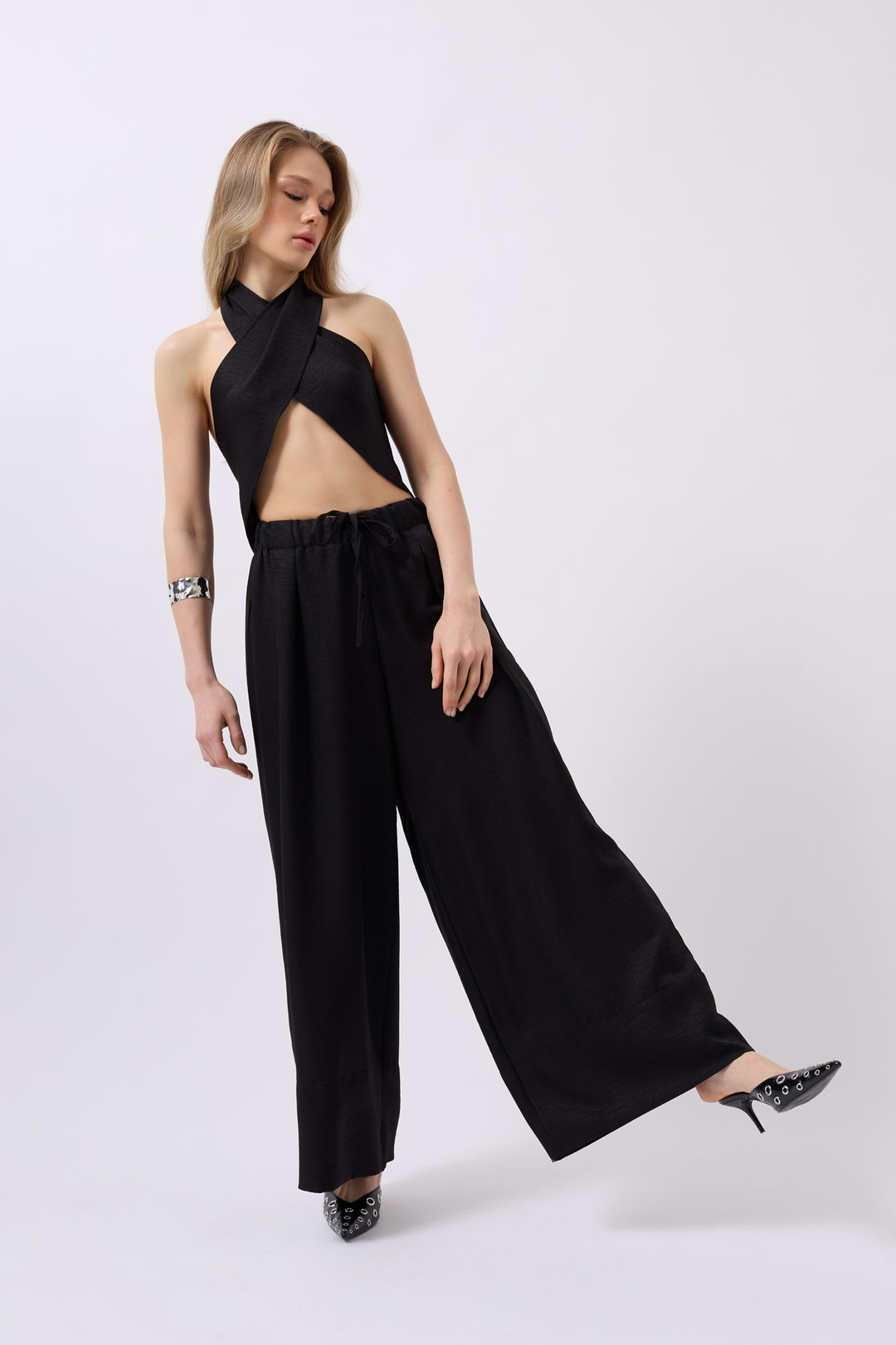 Cross-Lace Linen Black Crop