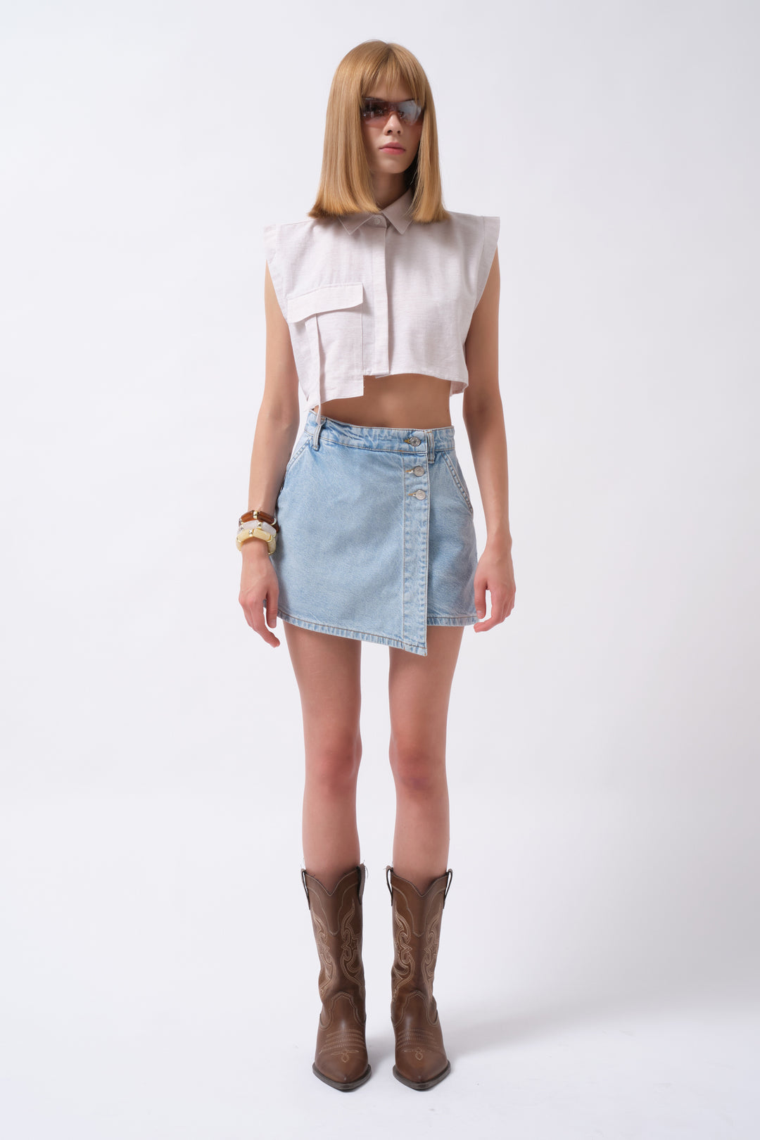 Sleeveless Linen Gray Shirt with Pocket Detail