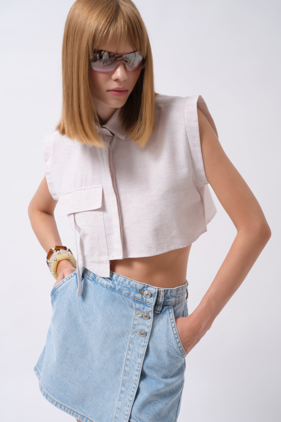 Sleeveless Linen Gray Shirt with Pocket Detail