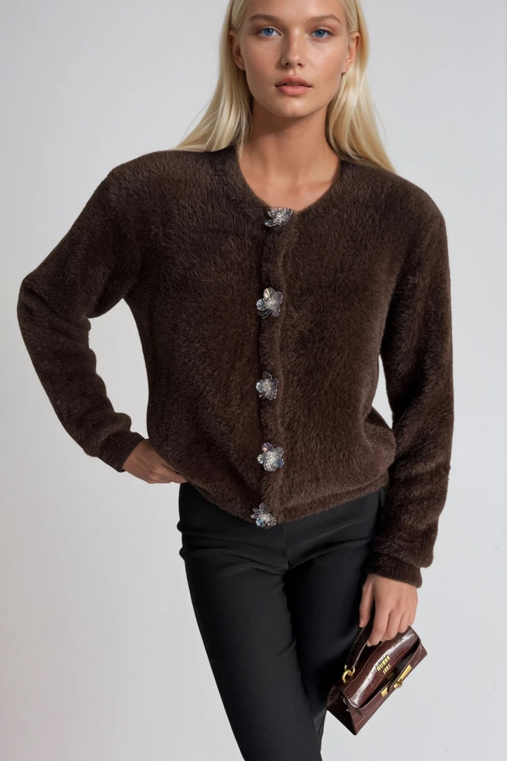 Çiçek Aksesuarlı Yumuşak Dokulu Kahverengi Triko Hırka