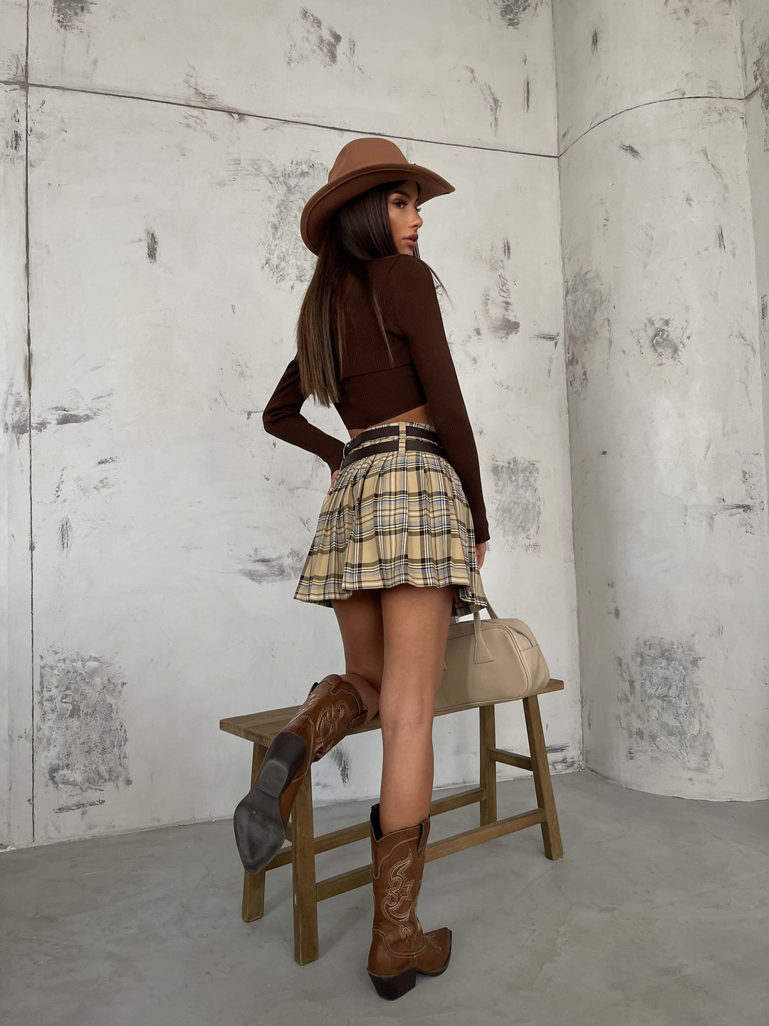 Çift Kemer Pileli Bej Mini Etek