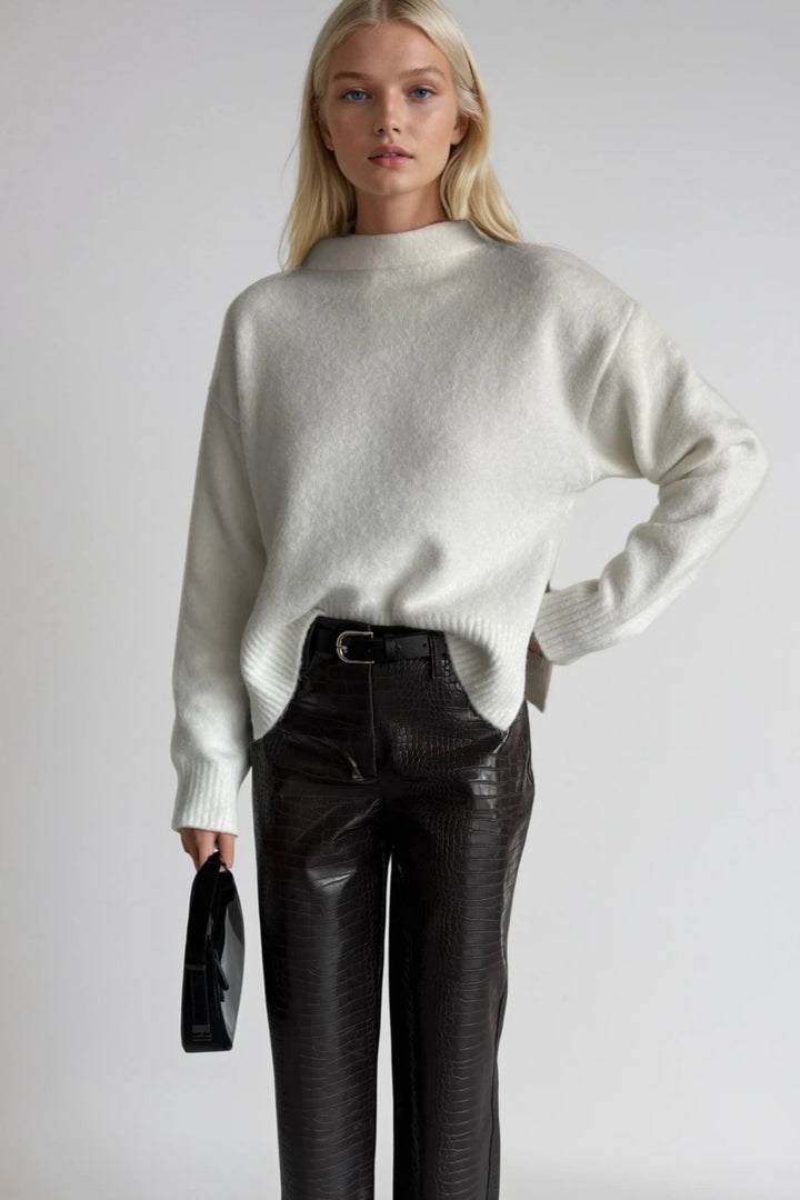 Dik Yaka Yanı Yırtmaçlı Ekru Crop Triko Kazak