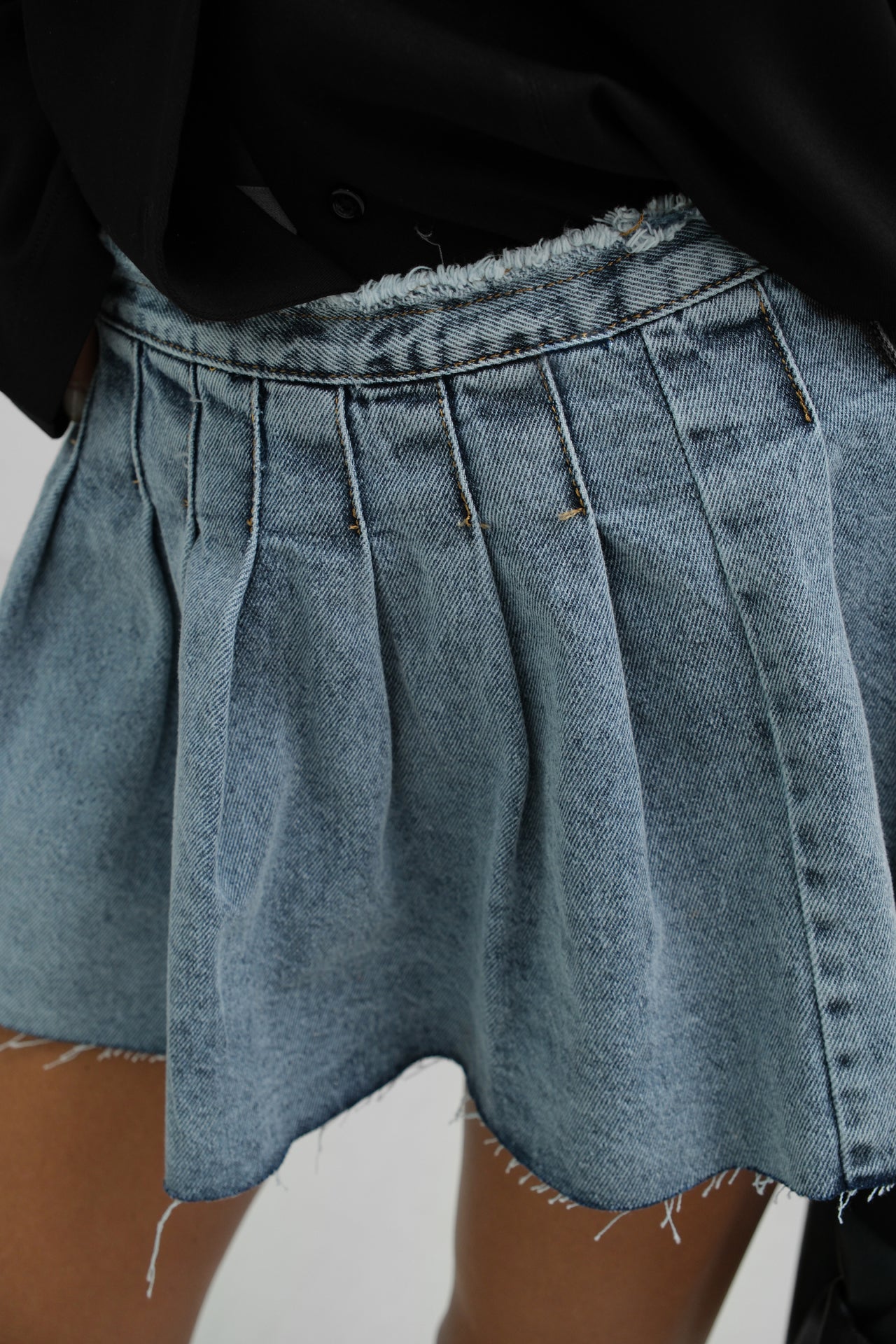 Stitching Detail Light Blue Pleated Denim Skirt 