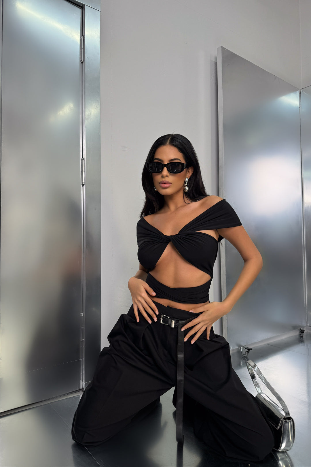 Düğüm Detay Straplez Siyah Crop Bluz