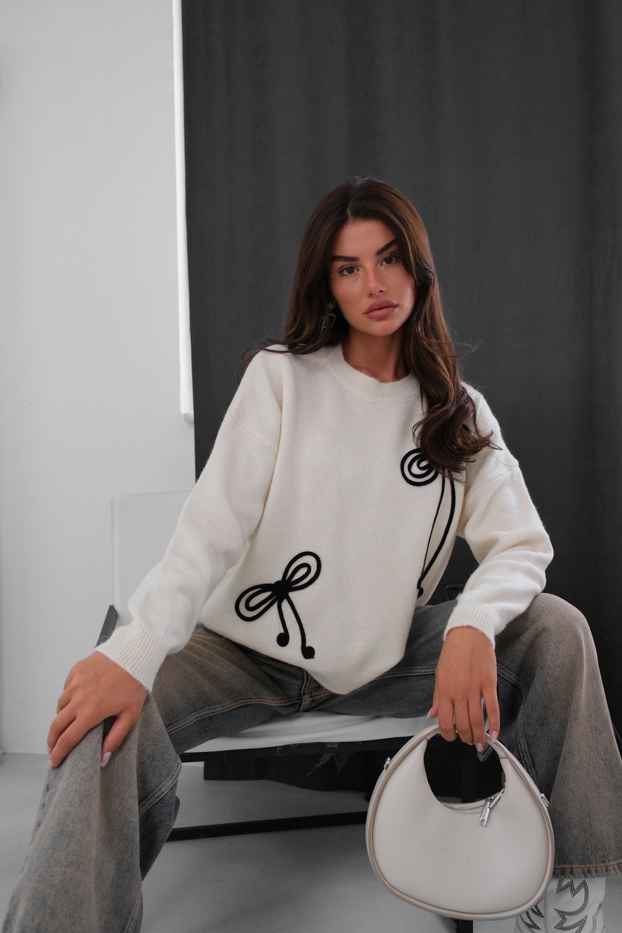 Bow Embroidered Knitted Sweater 