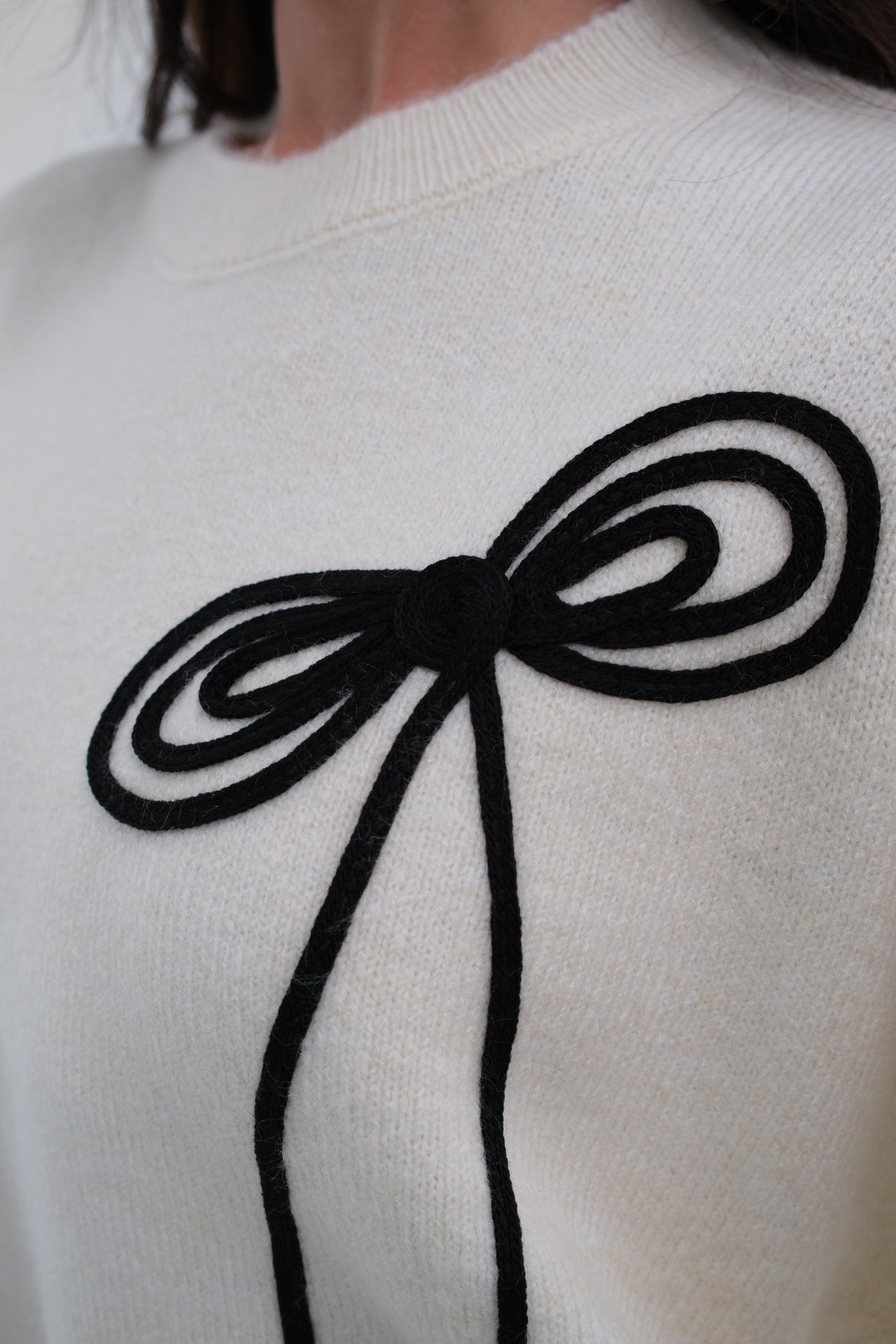 Bow Embroidered Knitted Sweater 