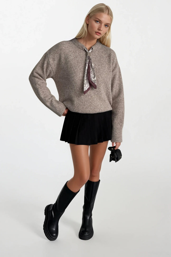 Fular Detay Bej Triko Kazak