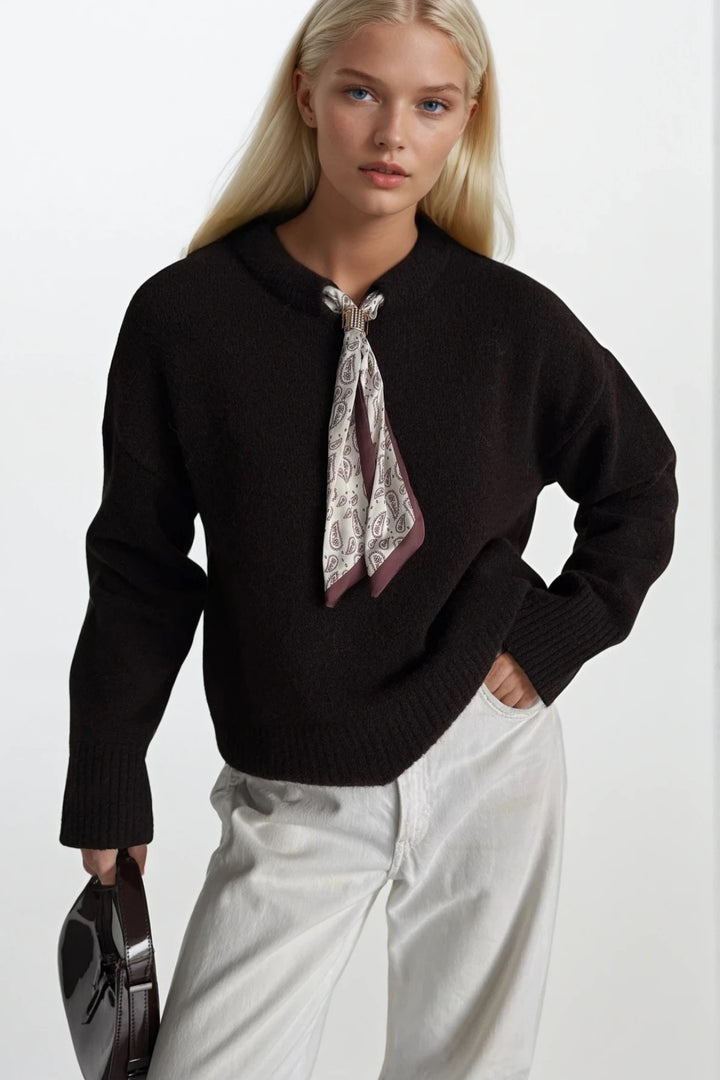 Fular Detay Kahverengi Triko Kazak