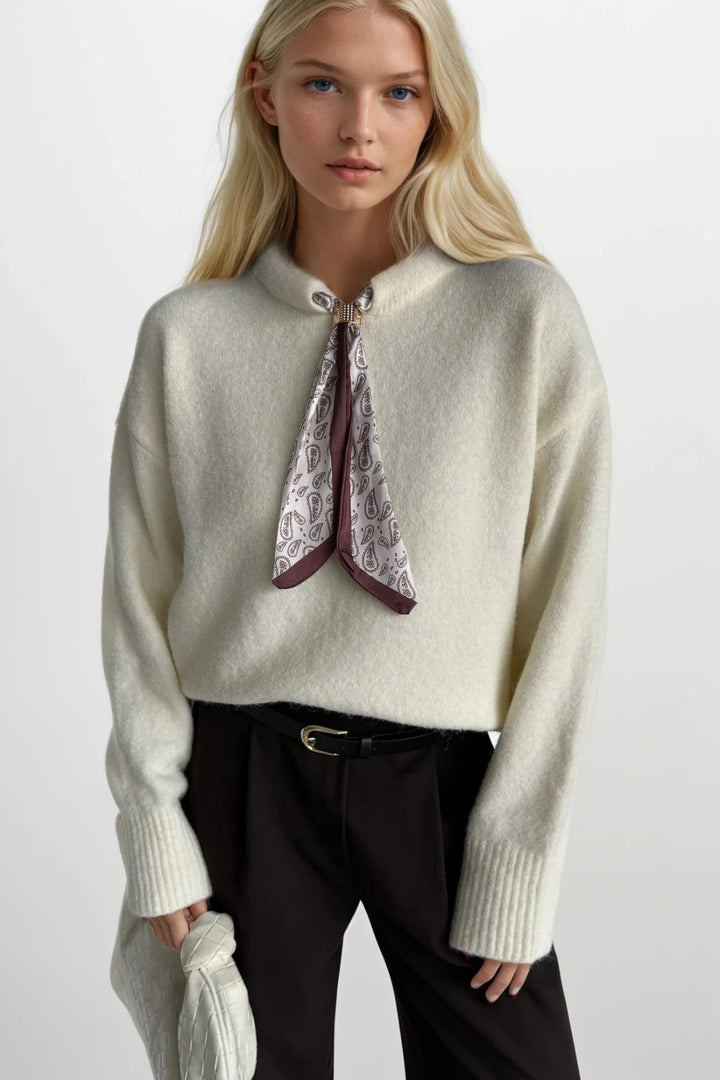 Fular Detay Ekru Triko Kazak