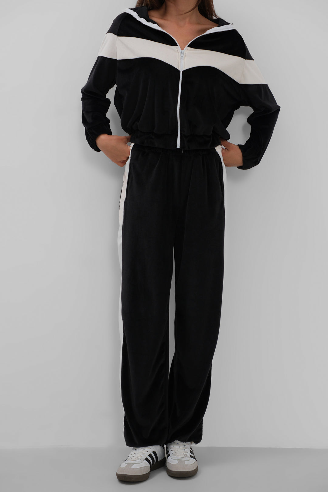 Garnished Zippered Velvet Tracksuit Black Set 