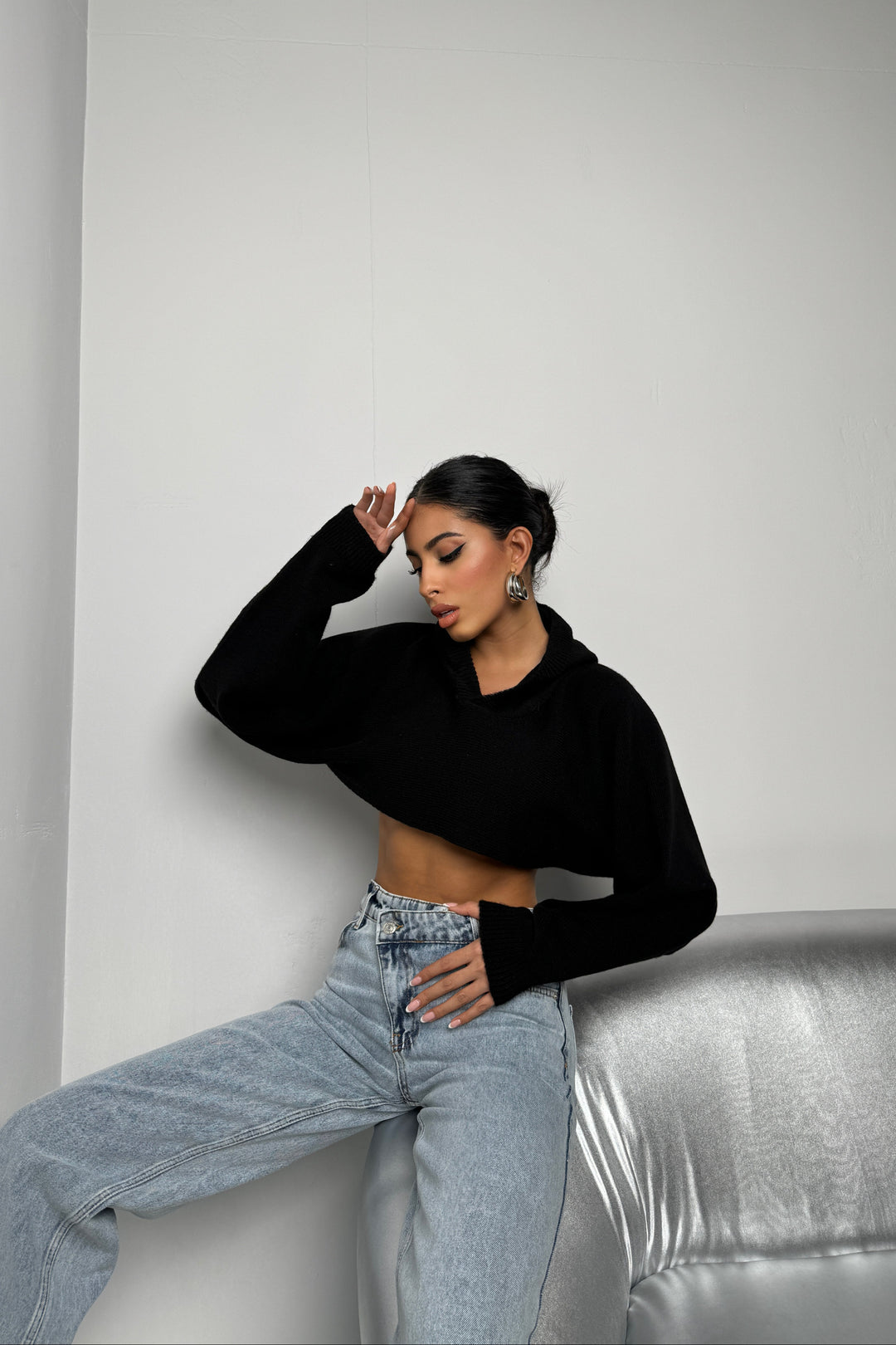 Kapüşonlu Siyah Crop Kazak