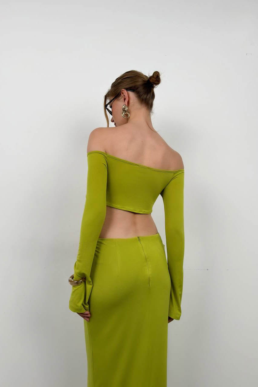 Boat Neck Green Blouse with Lift 