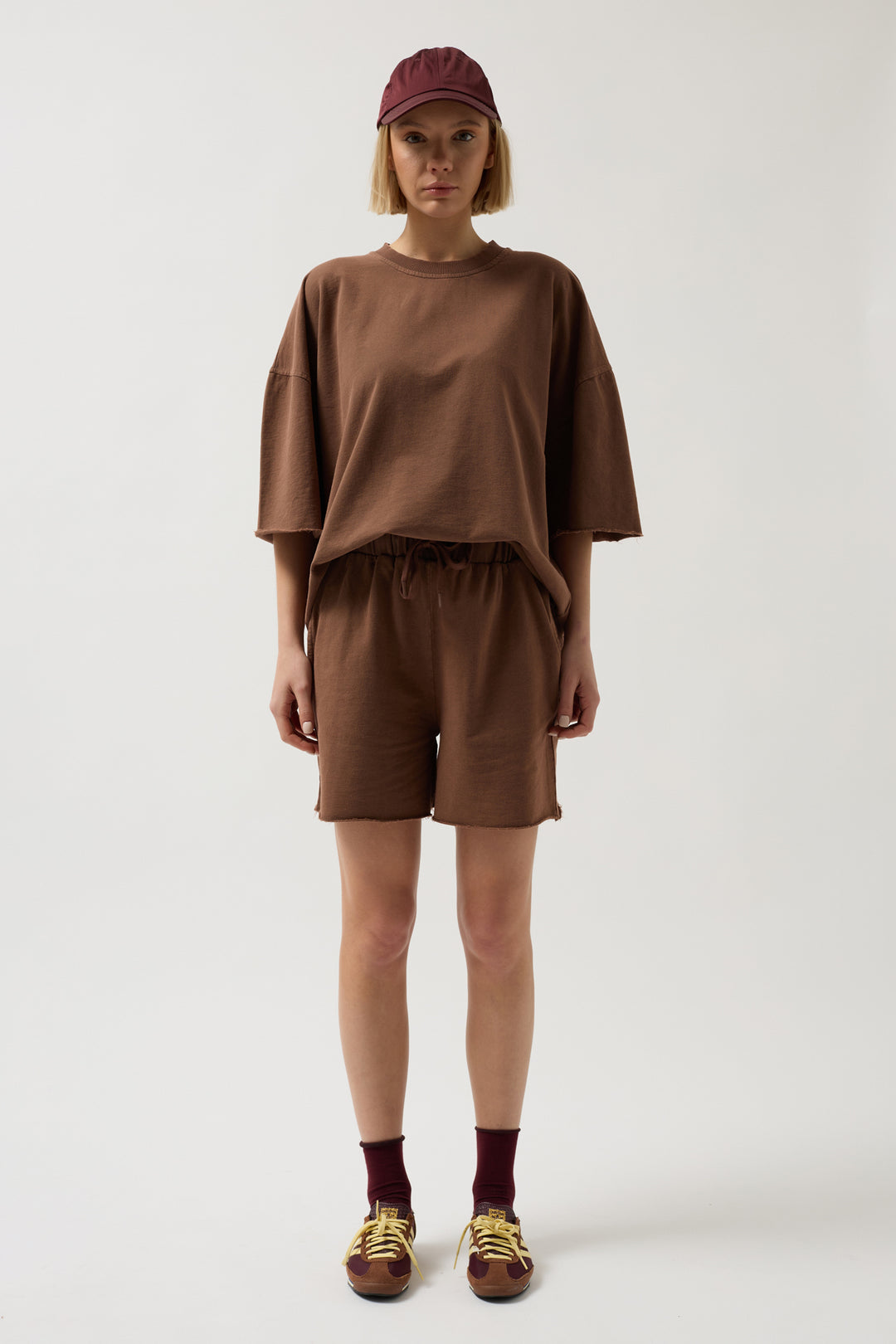 Lazer Kesim Bağcık Detay Kahverengi Şort