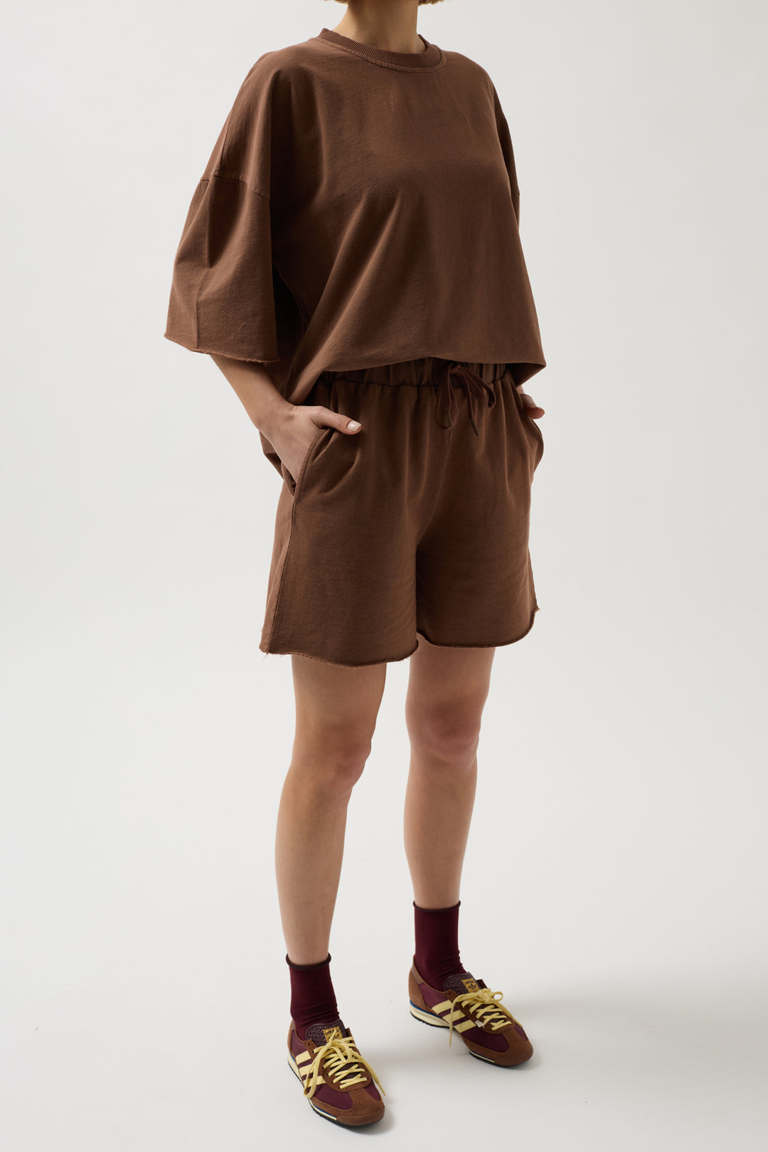 Lazer Kesim Bağcık Detay Kahverengi Şort