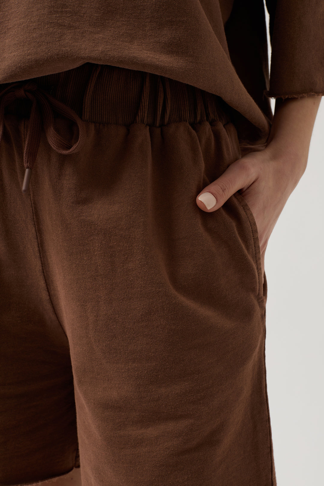 Lazer Kesim Bağcık Detay Kahverengi Şort