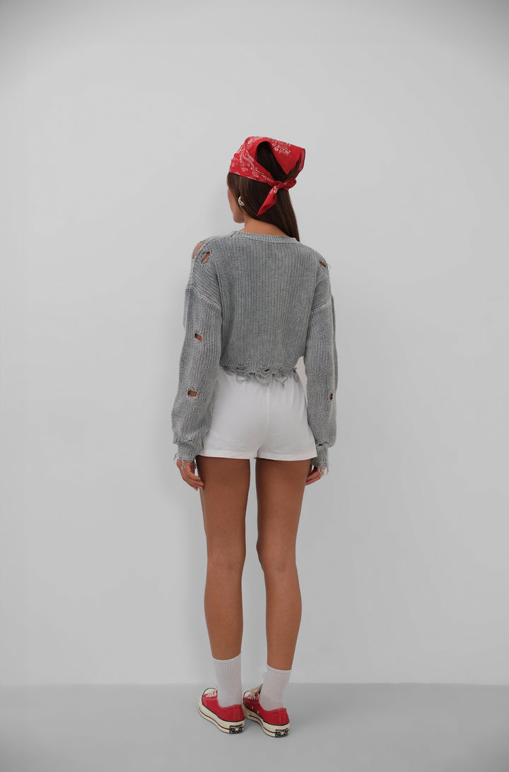 Lazerli Nakışlı Yıkamalı Crop Gri Kazak