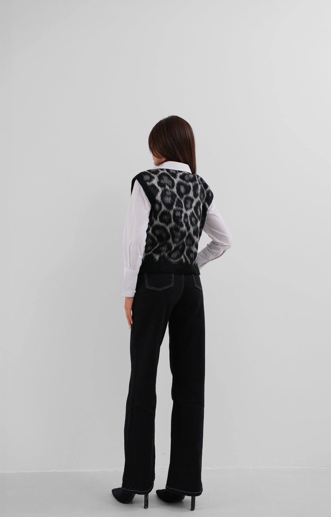 Leopar Desenli Siyah Sakallı Triko Süveter